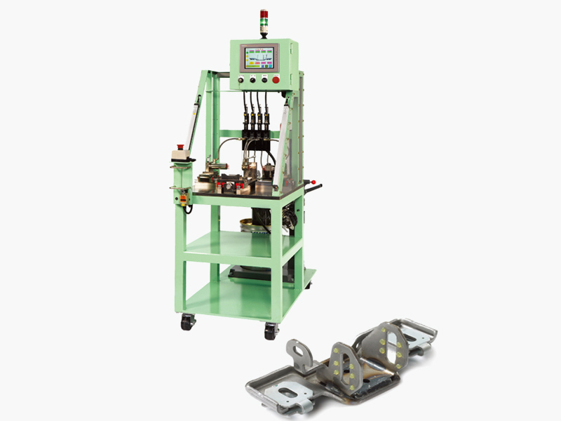 LUBRICATING DEVICE FOR AUTOMOBILE ACCESSORIES