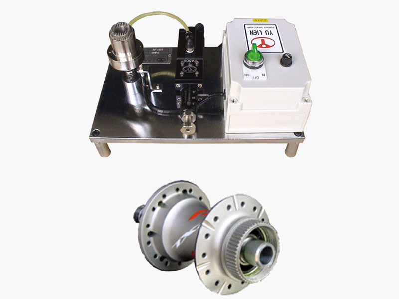 LUBRICATING DEVICE FOR BLCYCLE HUBS